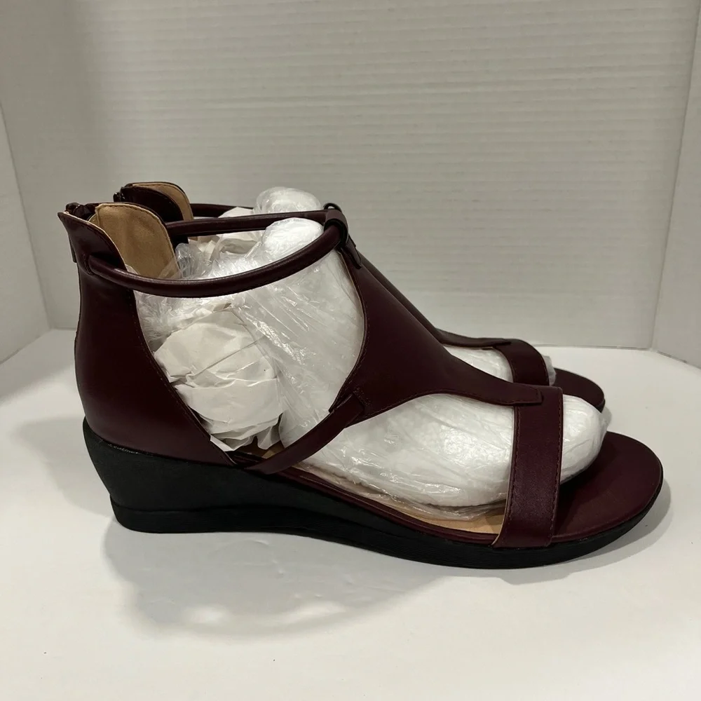 Journee Collection Womens Trayle Wedge Sandals. Size 11. Color:‎ Wine